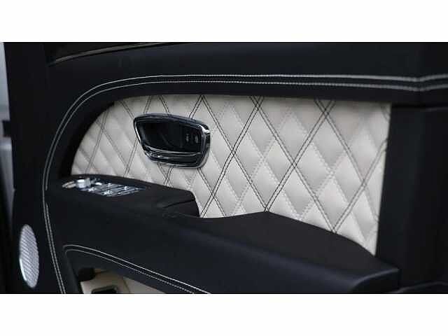 13:Bentley Bentayga First Edition V8, SUV, Moonbeam, Bentley Manchester